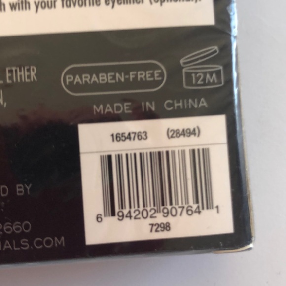 ME Makeover Essentials Lashing Out & Bonus Pallet - Picture 6 of 6